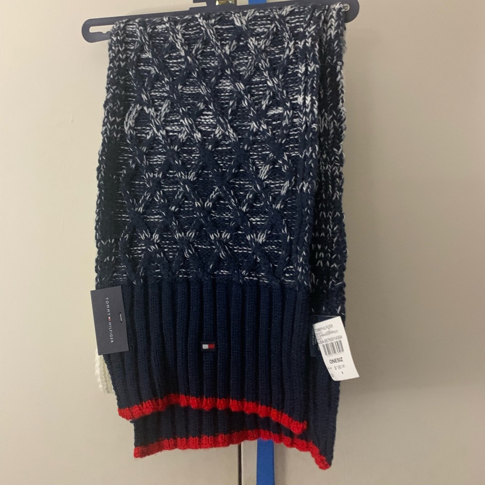 Tommy Hilfiger winter scarf